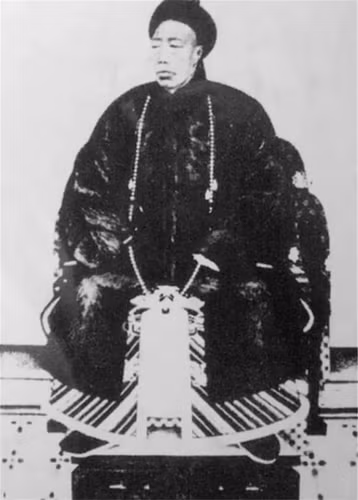 Thứ nhất, mộ rất cứng do tường được làm bằng hỗn hợp lòng trắng trứng, gạo nếp và vôi.