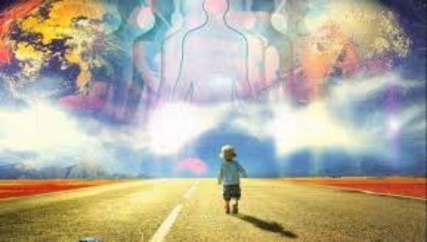 Cô con gái sau đó hạ sinh một bé trai với một vết trắng sau cổ giống như dấu vết hồ trắng cô đánh dấu cho mẹ và cậu bé cũng thường xuyên khẳng định đồ dùng của bà ngoại là của mình.