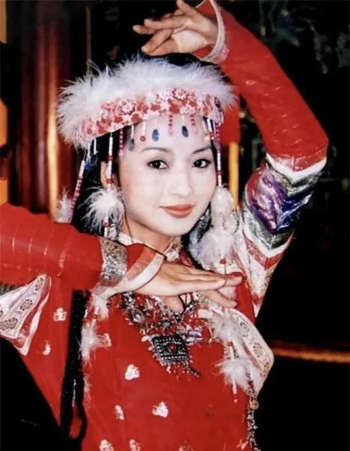 Chuyên gia đã đối chiếu thông tin và phát hiện rằng Dung phi, một phi tần được Hoàng đế Càn Long yêu thương, có nhiều điểm tương đồng với Hàm Hương trong phim.