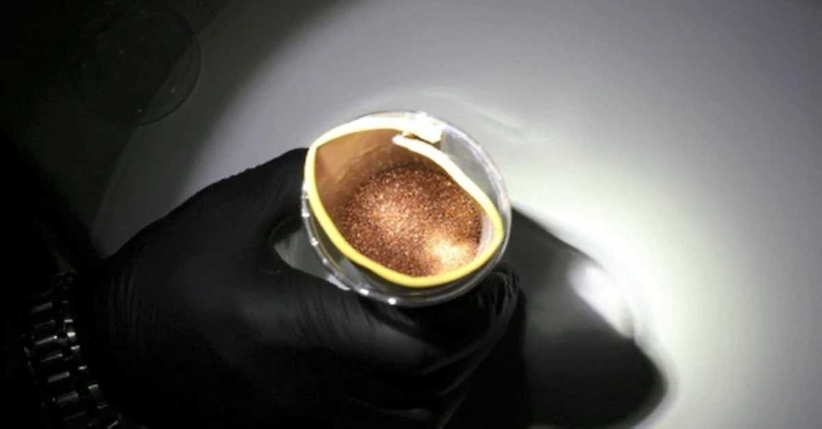 Mỹ và Nga là hai quốc gia duy nhất tự sản xuất californium, và quá trình sản xuất cực kỳ phức tạp và đắt tiền.