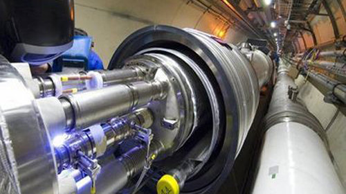 Máy gia tốc hạt tại CERN có thể tạo ra 10 triệu phản proton mỗi phút, nhưng để tạo ra một ounce, con người sẽ mất hàng tỷ năm và tốn một tỷ tỷ USD.