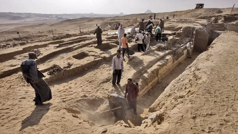 Các hoạt động khai quật và phân tích hài cốt tại địa điểm này vẫn đang tiếp tục.