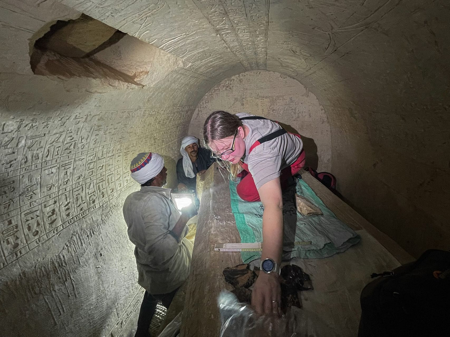 Quan tài của Džehutiemhat chứa văn bản và bản khắc, trong đó có chương 178 của Sách về người chết, một tập sách chứa các phép thuật và hướng dẫn liên quan đến người chết và thế giới ngầm.