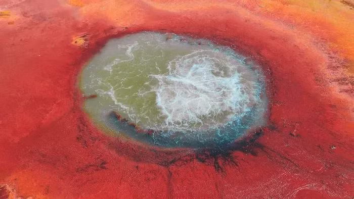 Nước suối có giá trị y học, có thể chữa trị bệnh nấm da chân khi ngâm trong nước, lượng lưu huỳnh giúp đuổi côn trùng vào mùa hè.