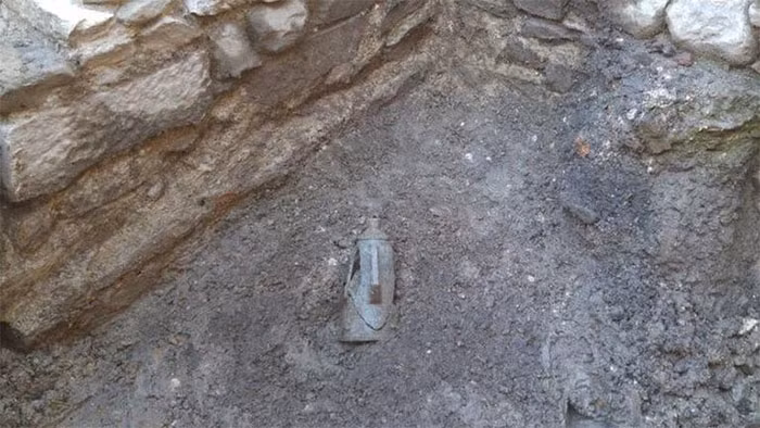 Bình tiền vàng đã được chuyển về cơ sở nghiên cứu ở Milan để phục vụ cho công việc phân tích khoa học. Đây được xem là một kho báu quý giá cho ngành khảo cổ học và được ước tính có giá trị lên tới vài triệu euro, hàng chục tỷ đồng.