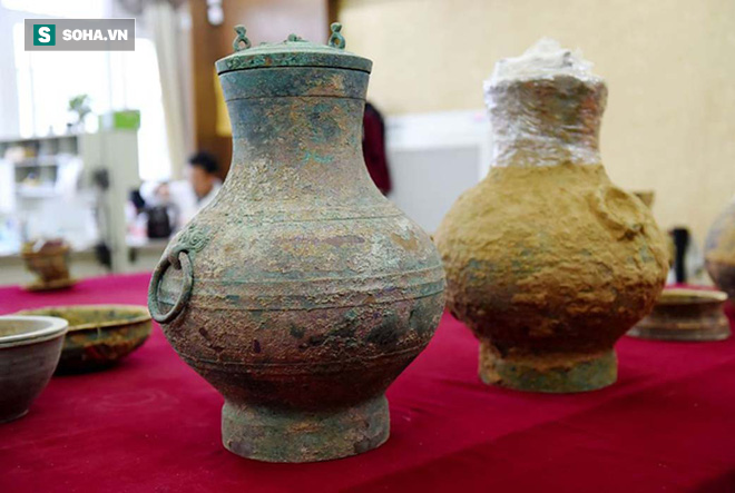 Chất lỏng được tìm thấy trong bình đồng được xác định là thuốc trường sinh bằng các thành phần như alunite và diêm tiêu. (Ảnh: Soha)