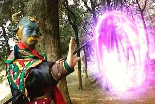 Trong một trận chiến ở động Kim Đâu, Thanh Ngưu Tinh sử dụng Kim Cương Trác để hút pháp bảo của Tôn Ngộ Không và các thần tiên khác.