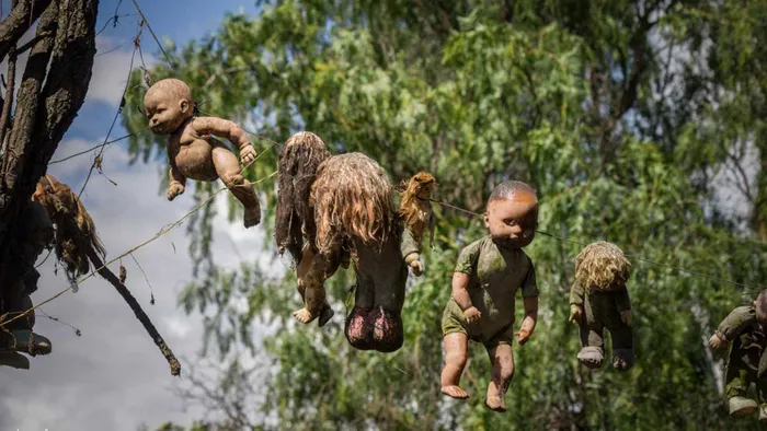 Hòn đảo hiện được gia đình ông Barrera trông nom và được coi là một trong những nơi đáng sợ nhất thế giới, là điểm đến của nhiều du khách tò mò ưa khám phá mạo hiểm.