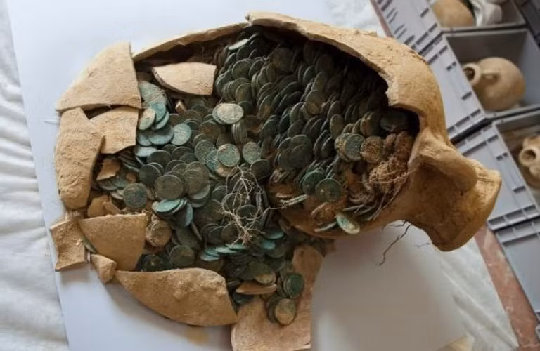  Kho báu này được cho là có niên đại từ thế kỷ thứ 3 hoặc thứ 4.