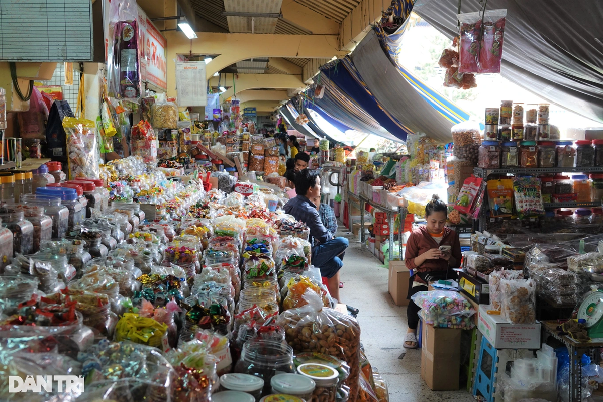 Tieu thuong cho banh keo khoc nghen vi het thoi thu 200 trieu dong/ngay Tet-Hinh-3