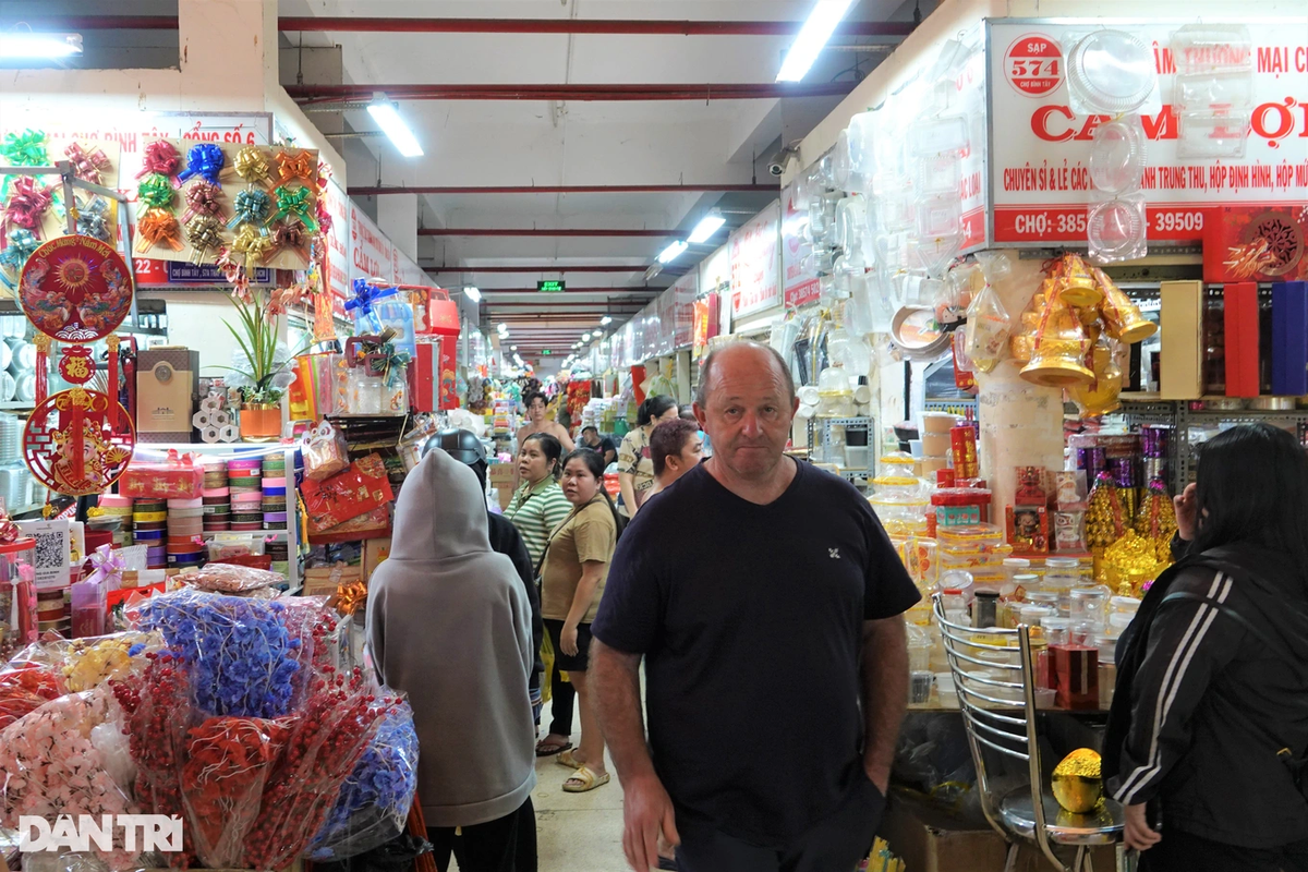 Tieu thuong cho banh keo khoc nghen vi het thoi thu 200 trieu dong/ngay Tet-Hinh-5