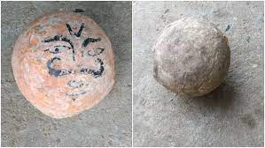 Người dân tin rằng những viên đá này có sức mạnh bảo vệ trang trại và gia súc khỏi những điều xui xẻo.