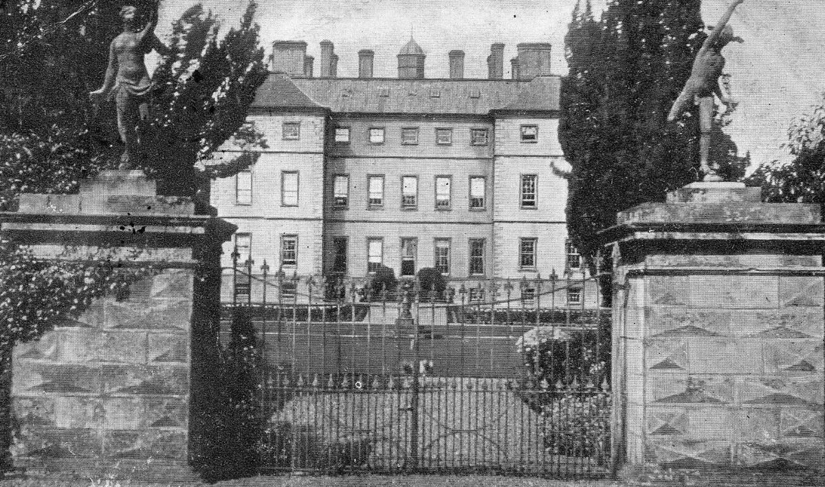 Câu chuyện được tiếp tục khi Tiến sĩ Elizabeth Goring quyết định điều tra sâu hơn và xác định nơi chôn cất chính xác của các bức tượng.