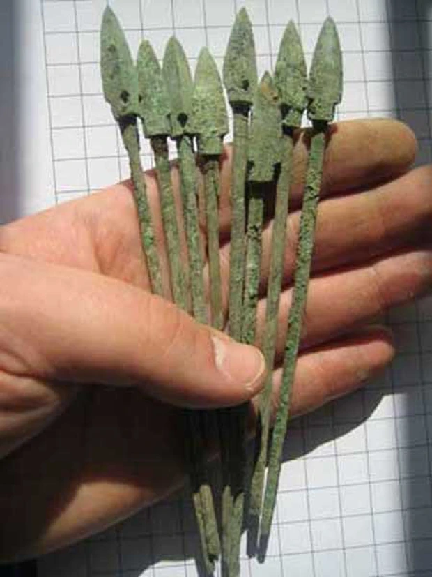 Lớp oxit này rất bền vững và đã bảo vệ kim loại bên trong khỏi tác động của thời gian.