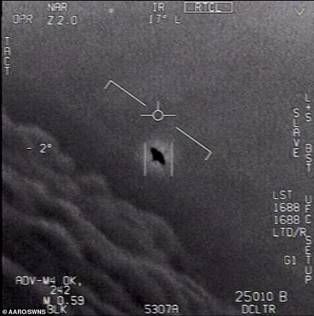 Sự kiện này, được tham gia bởi quan chức FBI, CIA, Bộ An ninh Nội địa, doanh nhân công nghệ và "ông lớn" phố Wall, đã diễn ra tại căn hộ áp mái với sự cấm chụp ảnh.