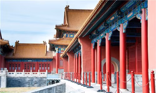 Khôn Ninh Cung: Là một trong những nơi đáng sợ nhất trong Tử Cấm Thành. Khôn Ninh Cung từng là nơi ở của hoàng hậu trong thời nhà Minh, nhưng sau đó trở thành nơi tế lễ của các pháp sư.