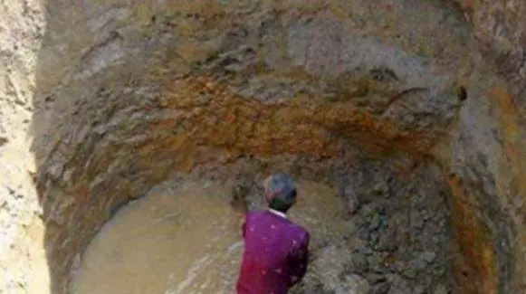 Một lão nông họ Trương ở thành phố Tây An, Trung Quốc, đã phát hiện một kho vàng có giá trị khi đào giếng trong vườn của mình.