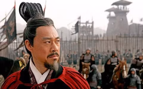 Sau khi nhà Tây Hán suy tàn, Vương Mãng đã lập triều đại mới và tịch thu vàng từ những người dưới quyền và các hoàng tử.