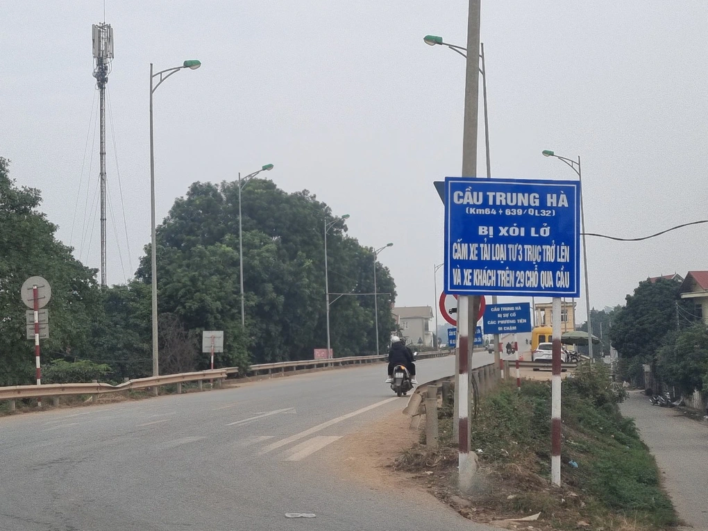 Xôn xao hình ảnh trụ cầu Trung Hà nối Hà Nội - Phú Thọ trơ sắt thép - Hình 3 Xon xao hinh anh tru cau Trung Ha noi Ha Noi - Phu Tho tro sat thep-Hinh-3