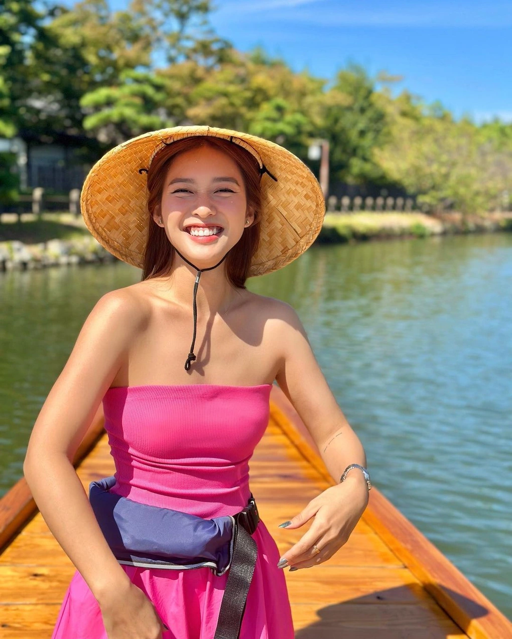 Về đời tư, Khả Ngân nói đã vượt qua được những giai đoạn mệt mỏi, căng thẳng nhất. Thời gian qua, cô sống tích cực, tự tin và lạc quan hơn.