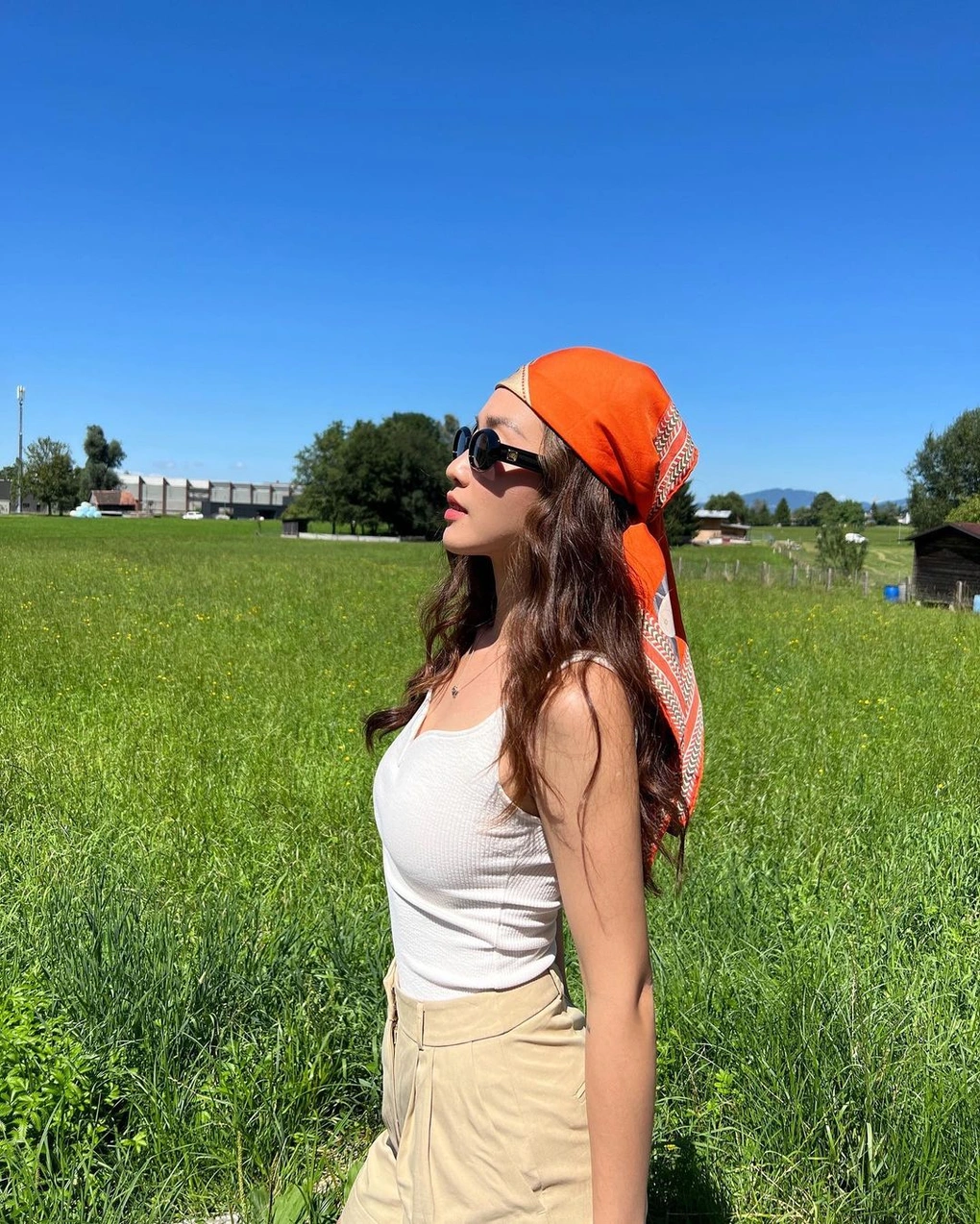 Người đẹp quan niệm trong hành trình trưởng thành, ai cũng có những khó khăn. Hoạt động nghệ thuật từ năm 15 tuổi, cô gặp không ít thị phi, khủng hoảng. Sau mỗi lần vấp ngã, cô nhận được những bài học để từ đó lớn lên.