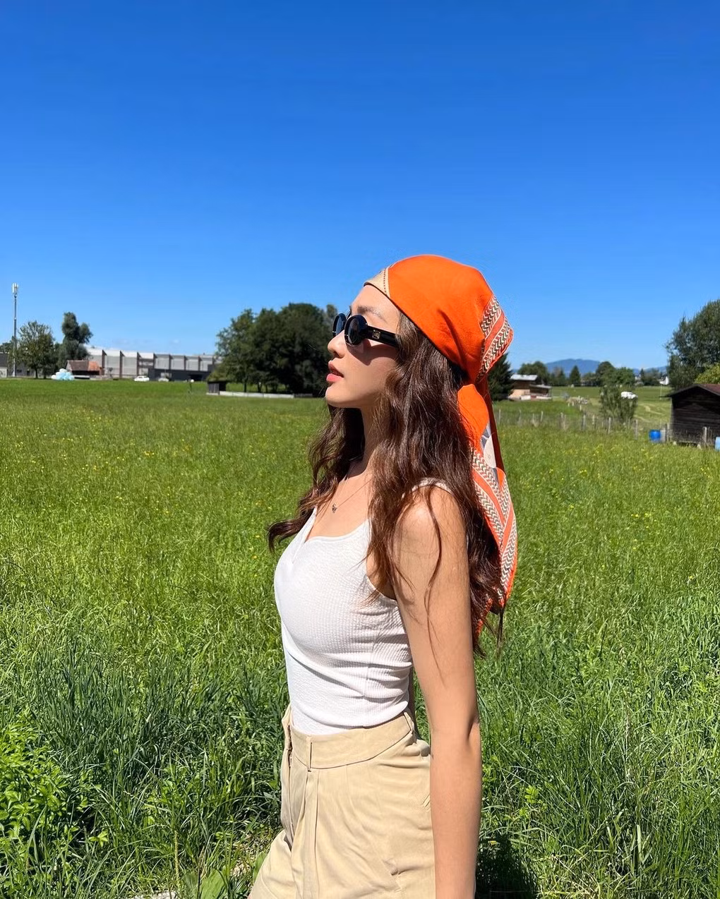 Người đẹp quan niệm trong hành trình trưởng thành, ai cũng có những khó khăn. Hoạt động nghệ thuật từ năm 15 tuổi, cô gặp không ít thị phi, khủng hoảng. Sau mỗi lần vấp ngã, cô nhận được những bài học để từ đó lớn lên.