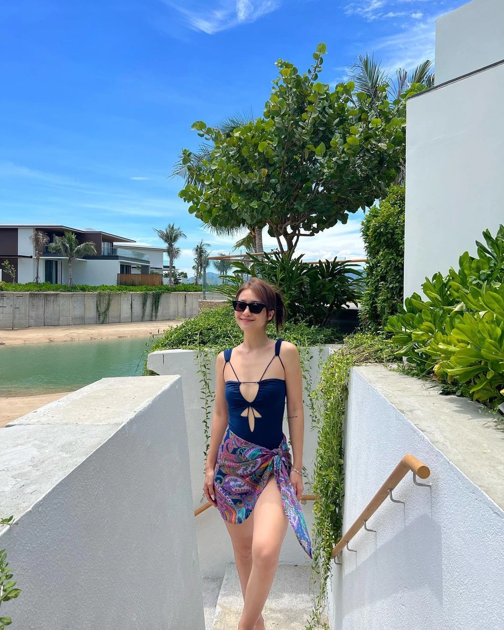 Người hâm mộ khen ngợi thần thái vui tươi, rạng rỡ của Khả Ngân. Cô nói bản thân đã biết cách tự giảm stress và cân bằng tốt hơn.