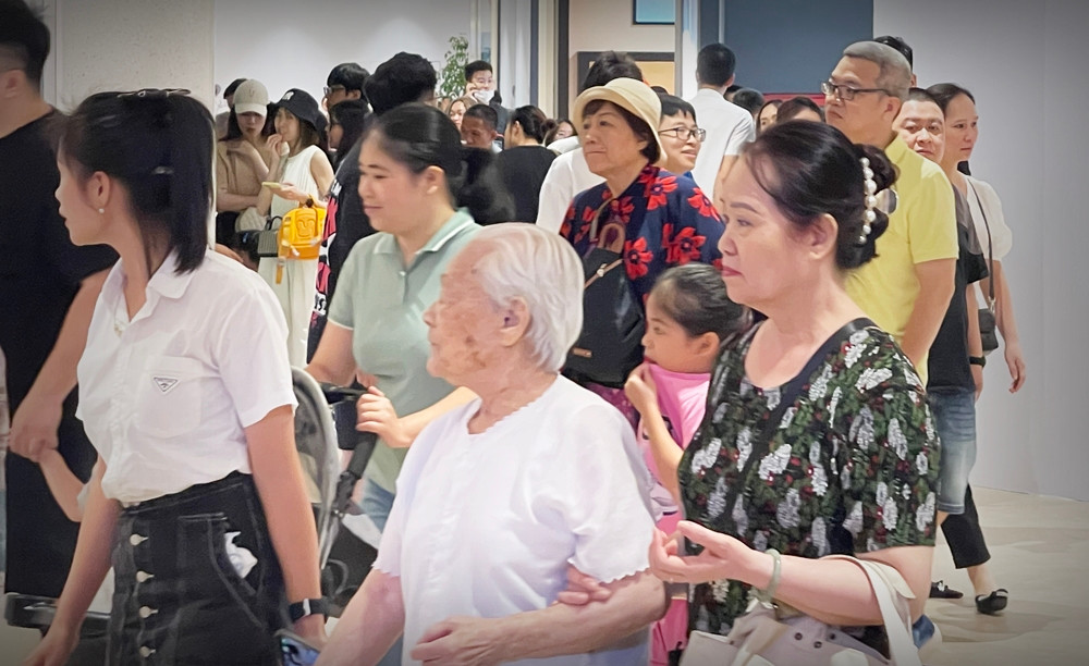 Nhiều gia đình lựa chọn trung tâm thương mại để tận hưởng kỳ nghỉ lễ 2/9.