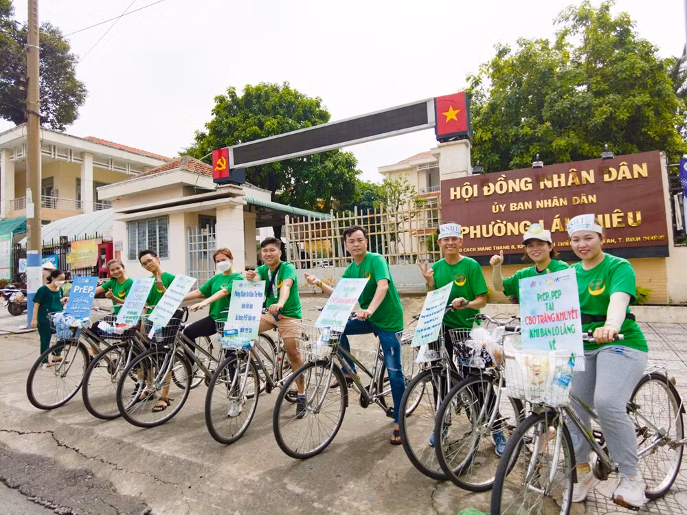 Một số hình ảnh hoạt động diễu hành xe đạp nhằm tuyên truyền tình dục an toàn, ý thức phòng, ngừa HIV/AIDS khác: