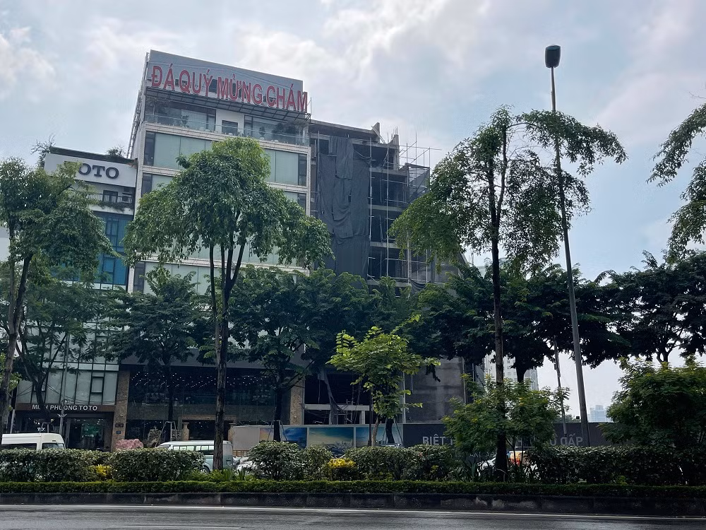 Một mặt của công trình nhìn từ hướng đường Võ Chí Công.