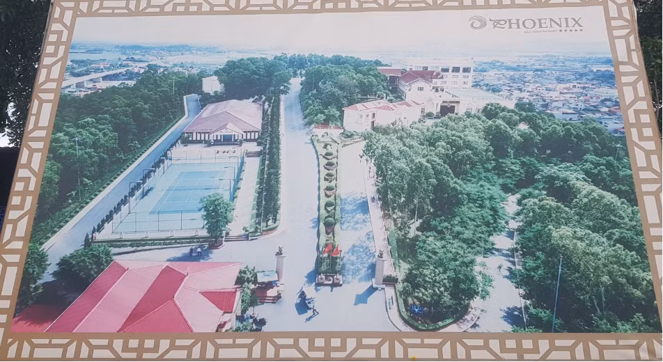 Vị trí quán bar xây trái phép trước đây là khu vực sân thể thao, tennis.