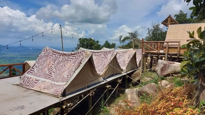 Các chủ homestay đã chấp hành quyết định xử phạt vi phạm hành chính như thực hiện nộp phạt bằng tiền nhưng chưa thực hiện biện pháp khắc phục hậu quả khôi phục lại tình trạng ban đầu của đất trước khi vi phạm. (Ảnh: Tiền Phong).