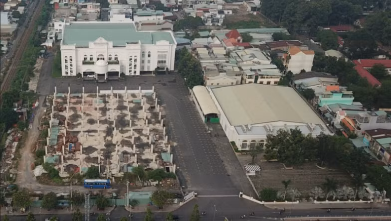 Theo thiết kế, dự án khu phức hợp thương mại, dịch vụ và căn hộ cao cấp có ba khối công trình được ký hiệu lần lượt: A, B, C. (Ảnh: Giao thông).