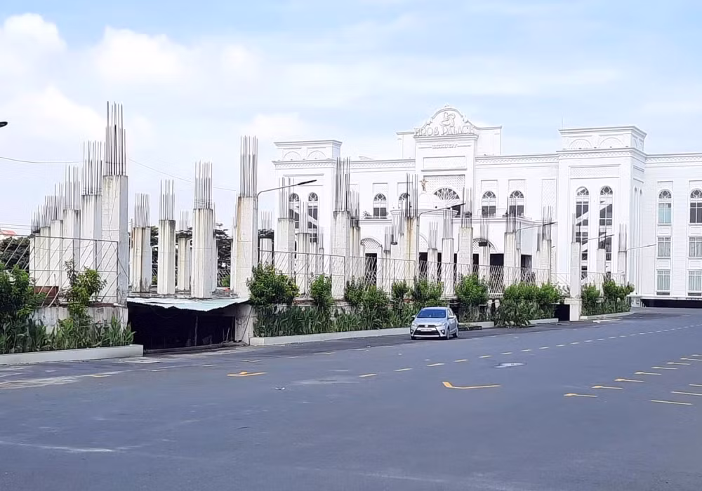 Tại khu A của dự án đã được chủ đầu tư xây dựng Trung tâm hội nghị tổ chức sự kiện có tên Eros Palace Luxury, quy mô bốn tầng lầu và một tầng hầm, diện tích xây dựng khoảng 3.500m2. (Ảnh: Lao động Thủ đô).