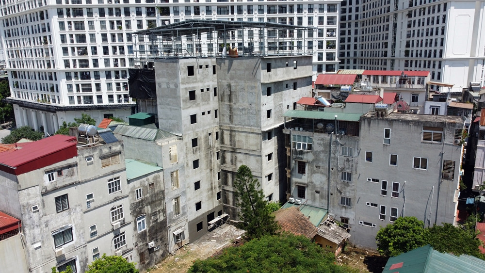 Hiện trạng mặt sau của công trình cơ bản đã hoàn thiện xong phần thô.