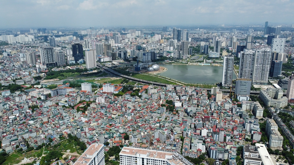 Mật độ các công trình xây dựng trên địa bàn phường Mỹ Đình 1 san sát nhau khiến không gian sống chật hẹp, ngột ngạt.