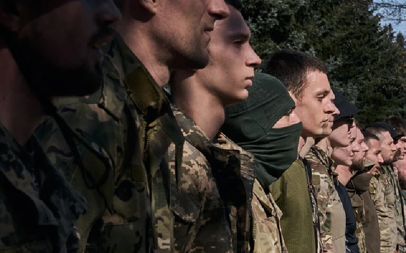 Ba đại đội này đều thuộc Tiểu đoàn 2, Lữ đoàn 15 Vệ binh Quốc gia Ukraine. Họ mới được triển khai gần Pokrovsk vào giữa tháng 8 khi bắt kịp cuộc tấn công ác liệt của Quân đội Nga tại đây. Báo cáo chỉ ra rằng “sau một tuần giao tranh, các đại đội này bị tổn thất nặng nề - kể cả người chỉ huy, mỗi đại đội chỉ còn lại 10-13 người”. Sau khi tàn quân của ba đại đội này rút về Krasnoarmesk, họ đều từ chối thực hiện mệnh lệnh chiến đấu. Ảnh: RT.