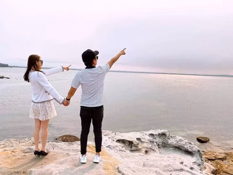 Tại Australia, cặp đôi ghi lại những khoảnh khắc tình tứ bên nhau.