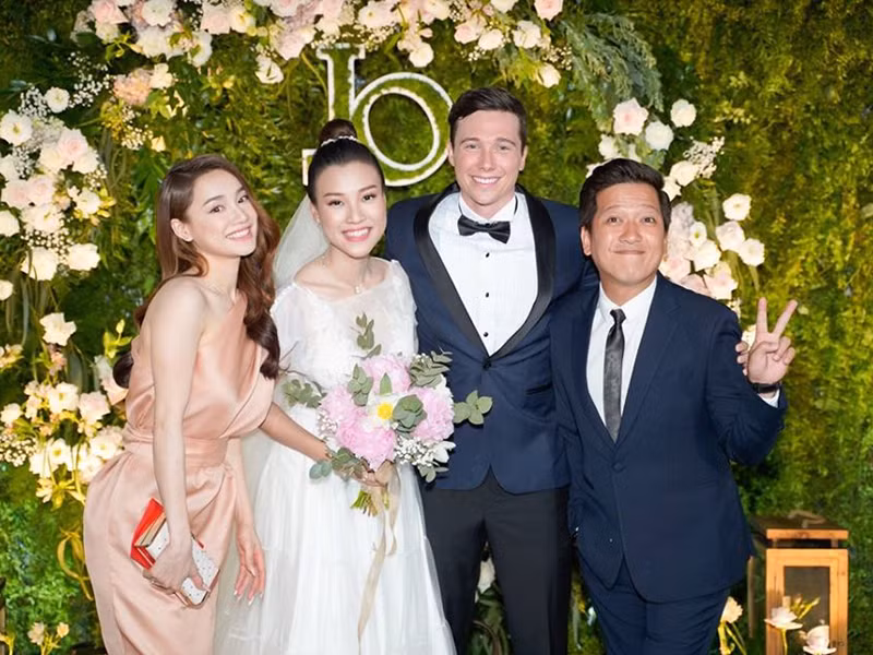 1 năm qua, Nhã Phương không nhận lời đóng phim để có nhiều thời gian bên con hơn. Nữ diễn viên chia sẻ, cô sẽ sắp xếp thời gian hợp lý để vừa được thỏa mãn đam mê nghệ thuật, vừa chăm sóc con.