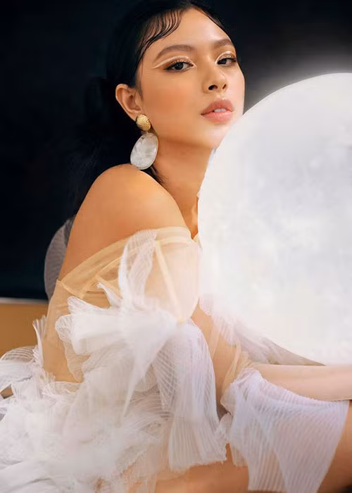 Tú Hảo là một trong những mỹ nhân Việt tuổi Bính Tý.