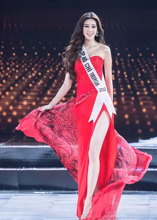 Một gương mặt cũng được kỳ vọng sẽ kế nhiệm H'hen Niê là Nguyễn Trần Khánh Vân. Điểm nổi bật của cô gái này là kỹ năng catwalk điêu luyện.