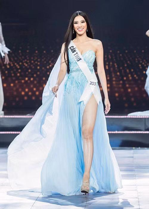 Nguyễn Huỳnh Kim Duyên từng chinh chiến nhiều cuộc thi nhan sắc và giành được các thành tích như top 10 Hoa khôi Áo dài Việt Nam 2014, top 30 Hoa hậu Việt Nam 2016.