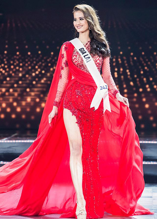 Hương Ly hội tụ nhiều yếu tố để làm nên chuyện từ kỹ năng catwalk, khả năng ứng xử đến vóc dáng cân đối. Hiện tại, cô là đối thủ mạnh của Thúy Vân, Hoàng Phương.