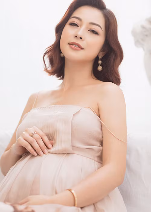 Ở 3 lần mang bầu trước đó, Jennifer Phạm sinh con ở Mỹ.