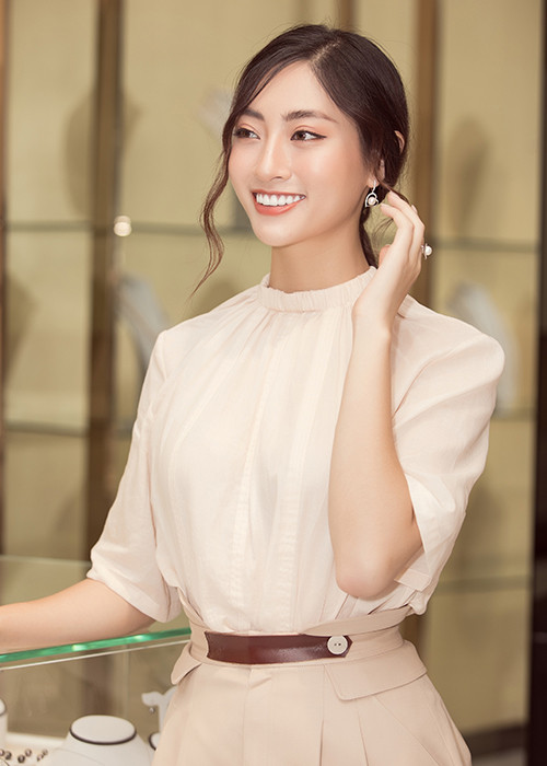 Được biết, nàng hậu sẽ mang tới buổi đấu giá tại Hoa hậu Thế giới 2019 chuỗi vòng cổ ngọc trai biển và đôi hoa tai làm quà tặng.