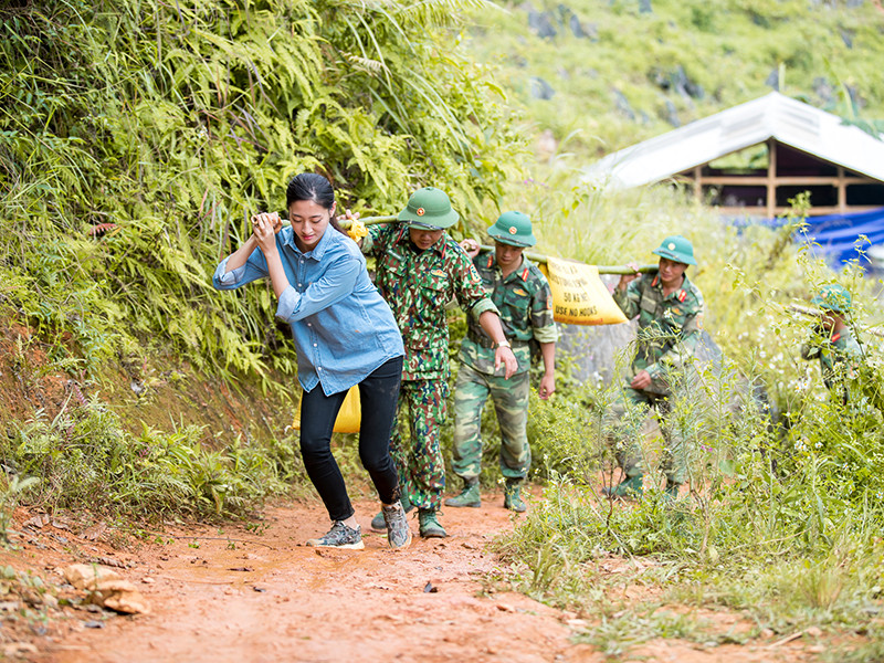 Trước khi lên đường dự thi, đại diện Việt Nam dồn nhiều tâm huyết thực hiện dự án nhân ái mong muốn cải thiện đời sống cho người dân 2 xóm Lũng Lìu và Lũng Lạ, tỉnh Cao Bằng.