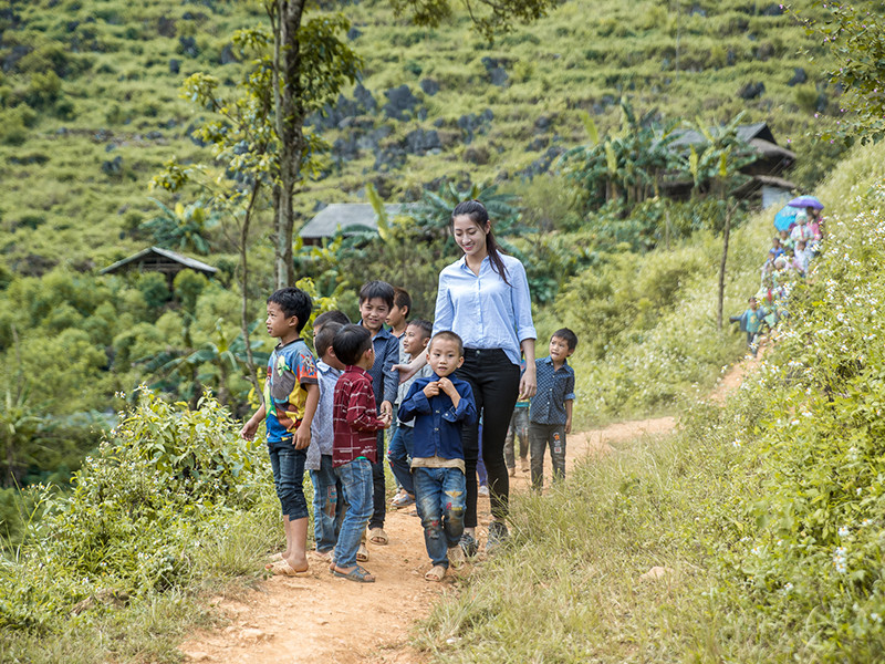 Lương Thùy Linh gây ấn tượng nhờ nhan sắc lẫn khả năng tiếng Anh.