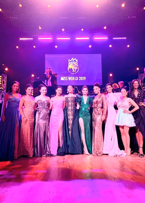 Dự án nhân ái “Đắp đường, xây ước mơ” của Lương Thùy Linh vừa lọt Top 10 dự án nhân ái tại Miss World 2019 - Hoa hậu Thế giới 2019.