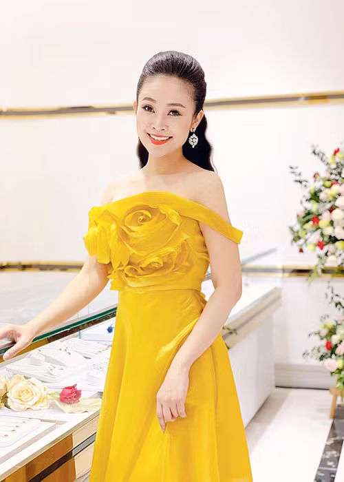 Trong "Giấc mộng quan trường", Thùy Linh vào vai vợ của nhân vật Bá Hộ.