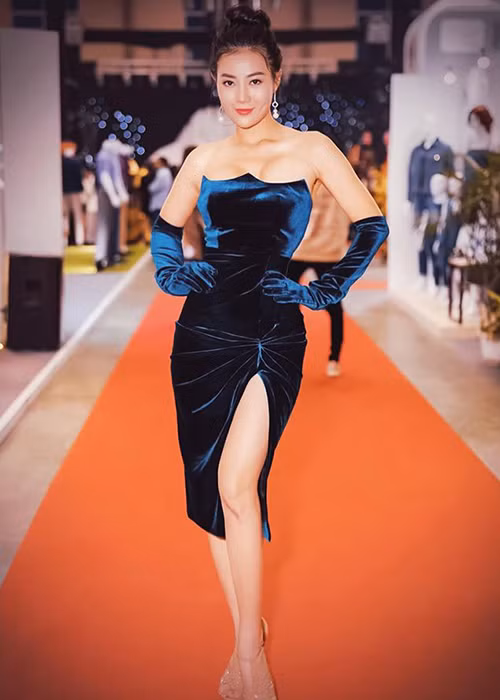 Trong "Giấc mộng quan trường", Thanh Hương có tạo hình gợi cảm. Ngoài đời, nữ diễn viên cũng theo đuổi hình ảnh quyến rũ.